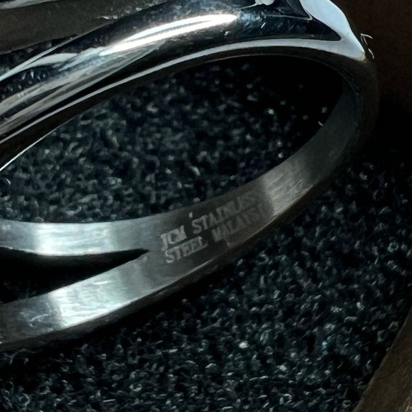 JCM Stainless Steel Faceted Green Stone Halo Ring Size 10 - Picture 2 of 6